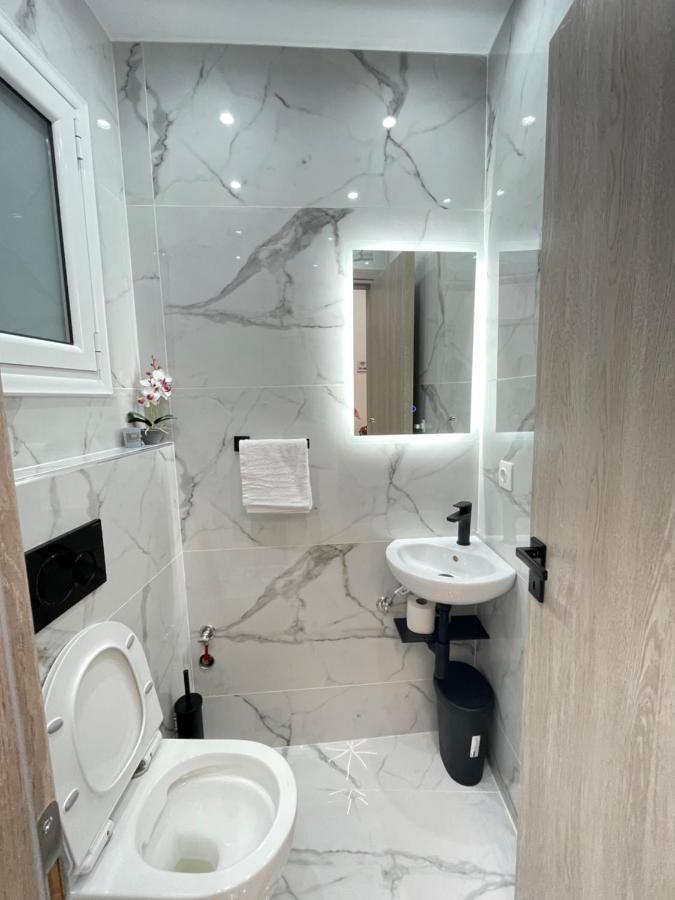 Zeos Finest Jacuzzi Suite Атина Екстериор снимка