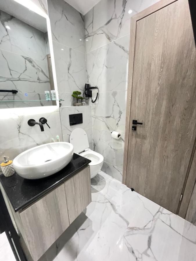 Zeos Finest Jacuzzi Suite Атина Екстериор снимка