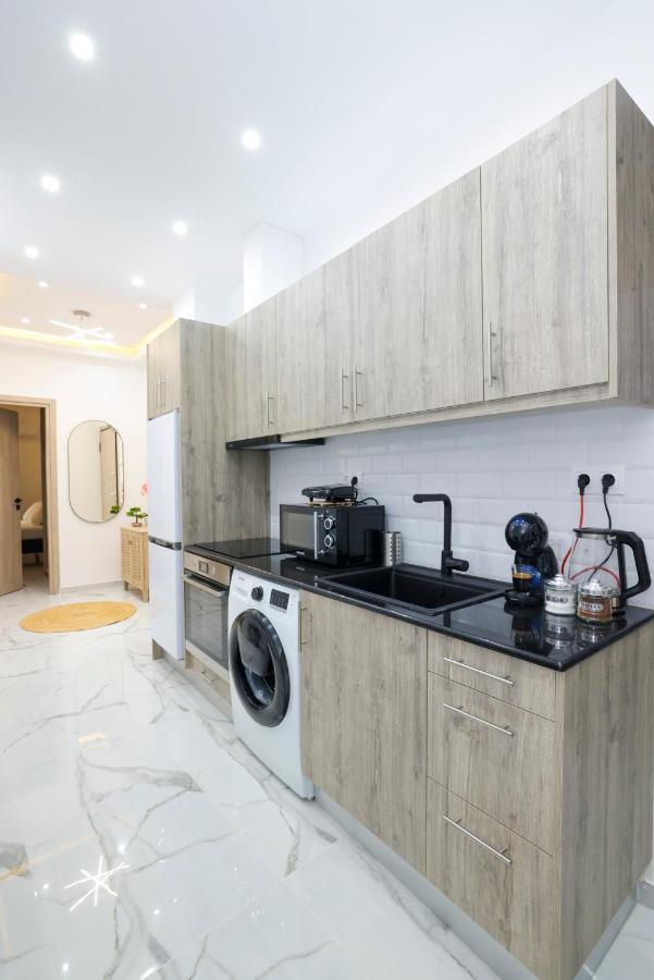 Zeos Finest Jacuzzi Suite Атина Екстериор снимка