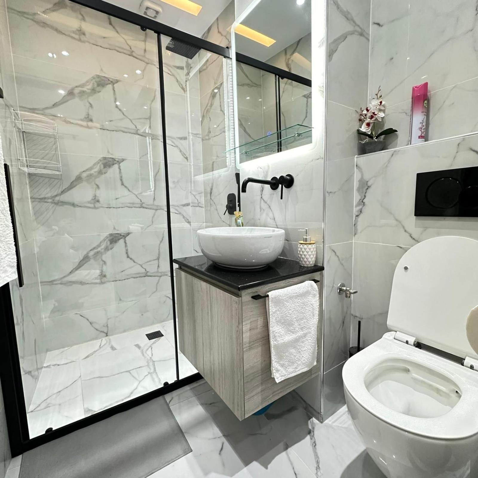 Zeos Finest Jacuzzi Suite Атина Екстериор снимка